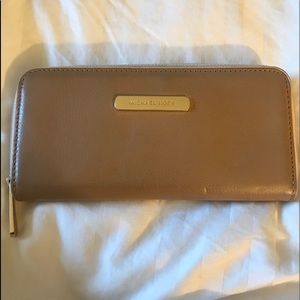 Michael kors tan zipper wallet